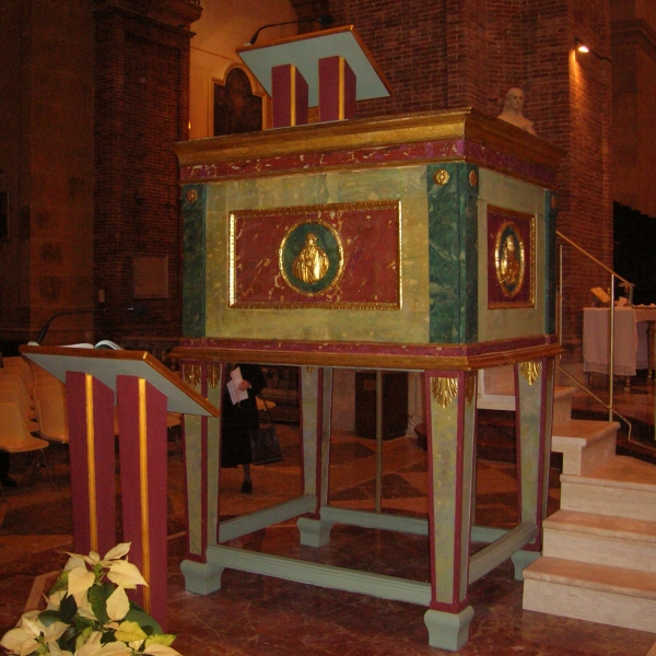 Fasi di restauro Ambone del 700,in legno con effetto marmo. Chiesa Madre